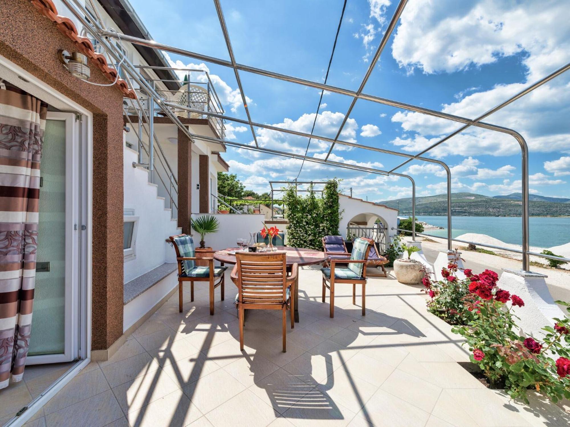 Holiday home Luxurious In Arbanija With Jacuzzi
